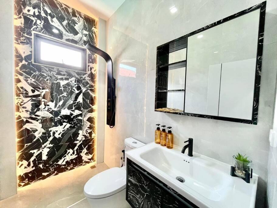 Phirom pool villa pattaya Phirom pool villa pattaya