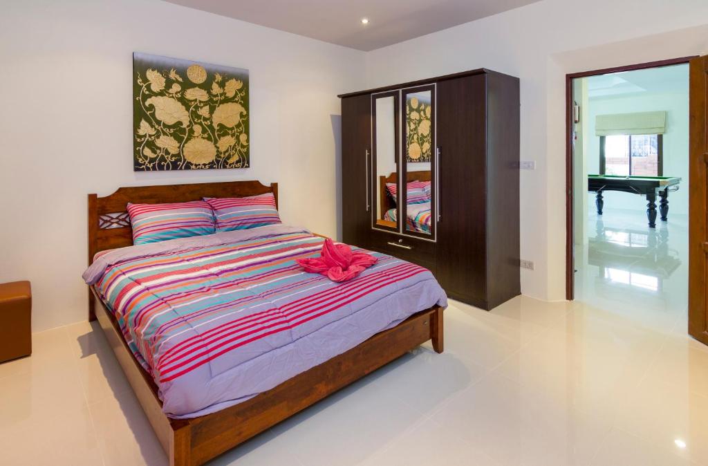 RATANA VILLA - PATTAYA HOLIDAY HOUSE WALKING STREET 7 bedrooms RATANA VILLA - PATTAYA HOLIDAY HOUSE WALKING STREET 7 bedrooms