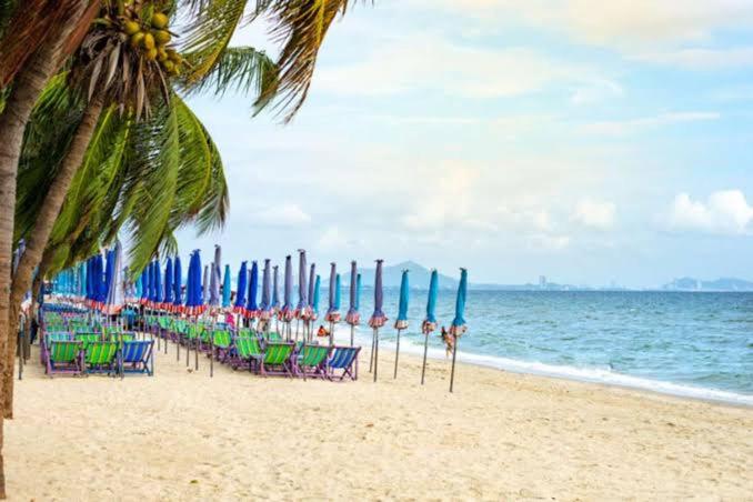 The Beach Bangsaen Condo 327/30