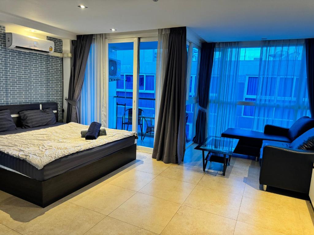 Centara Avenue Residences studio room 8th floor smart tv Centara Avenue Residences studio room 8th floor smart tv