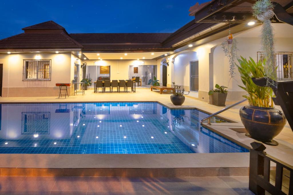 Villa Bos 5 minutes to the Beach in Jomtien Villa Bos 5 minutes to the Beach in Jomtien
