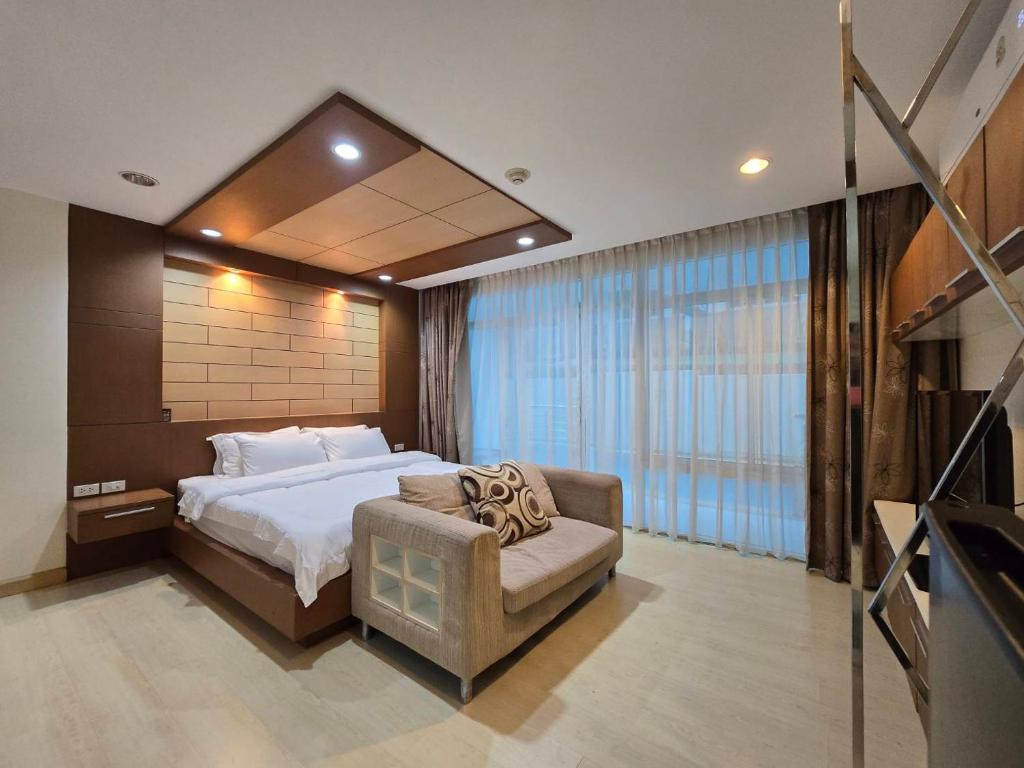 The beach bangsaen condo daily room Poolside The beach bangsaen condo daily room Poolside