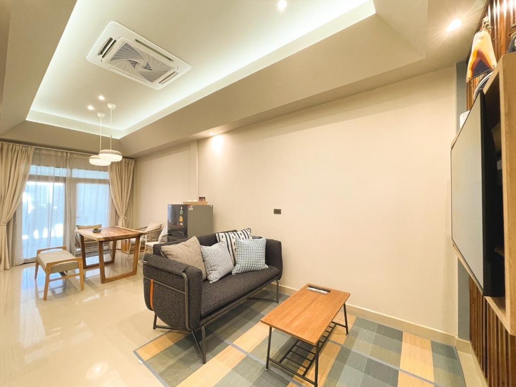 AobOun House Bangsaen บ้านโอบอุ่น บางแสน
