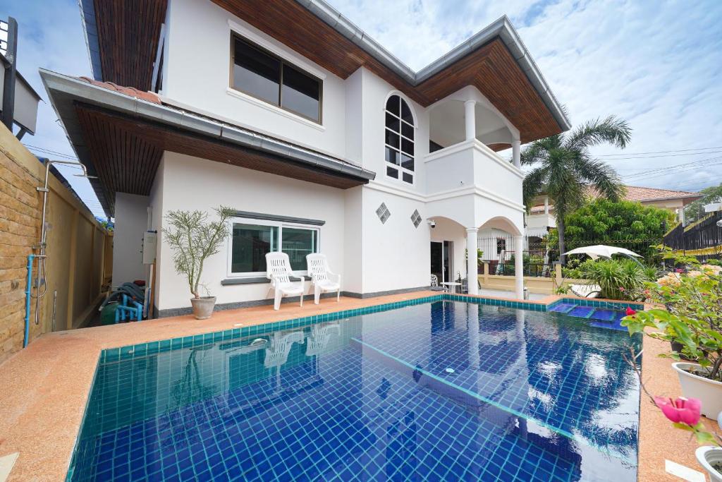 Sunset Pool Villa Near Quiet Beach Sunset Pool Villa Near Quiet Beach
