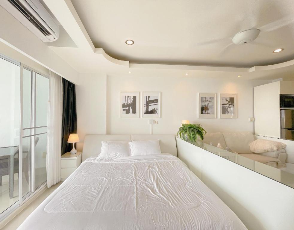 Beautiful sea view beach front condo Beautiful sea view beach front condo