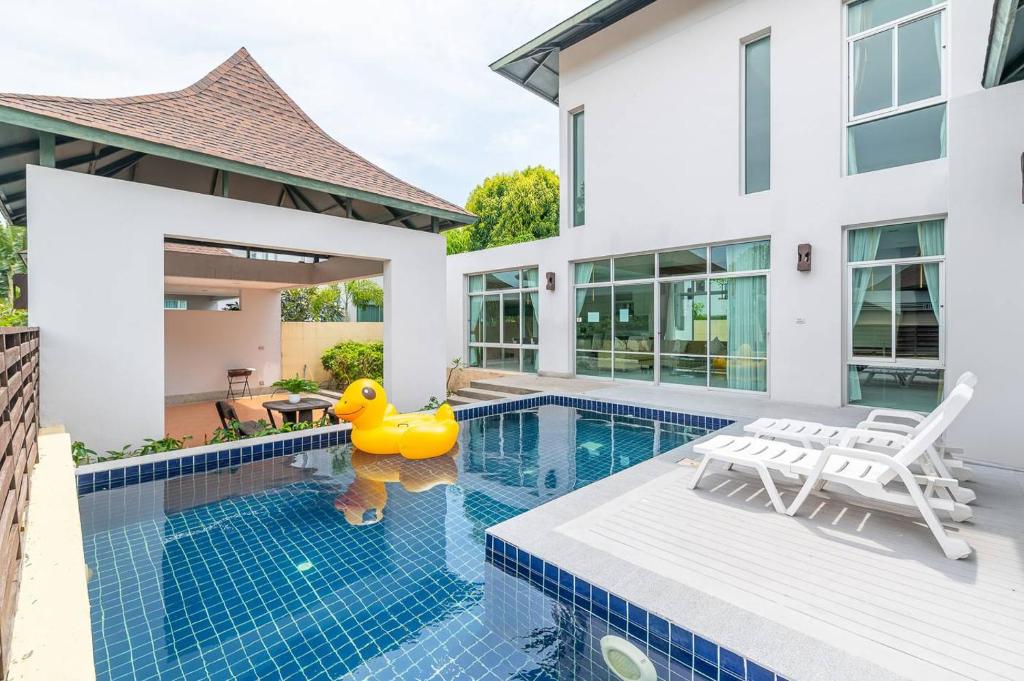 AnB-Glass House pool villa-3BR close to Jomtien beach AnB-Glass House pool villa-3BR close to Jomtien beach