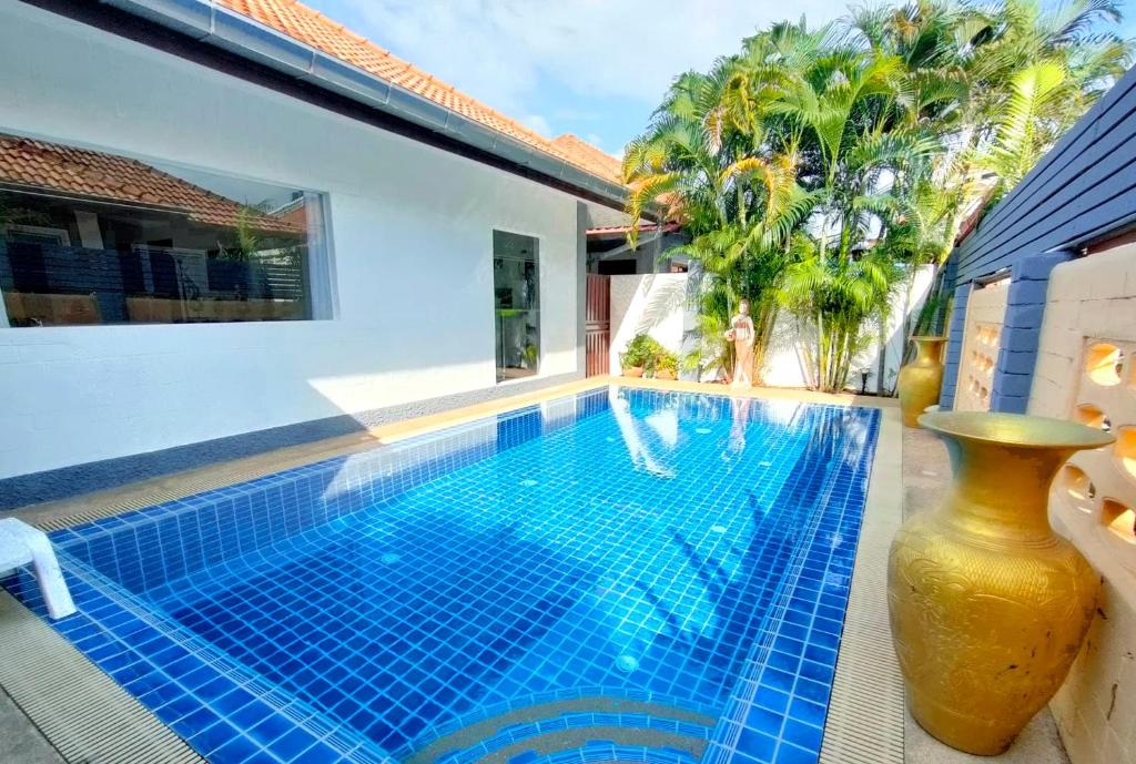 CORNER VILLA - PATTAYA HOLIDAY HOUSE WALKING STREET 4 bedrooms CORNER VILLA - PATTAYA HOLIDAY HOUSE WALKING STREET 4 bedrooms