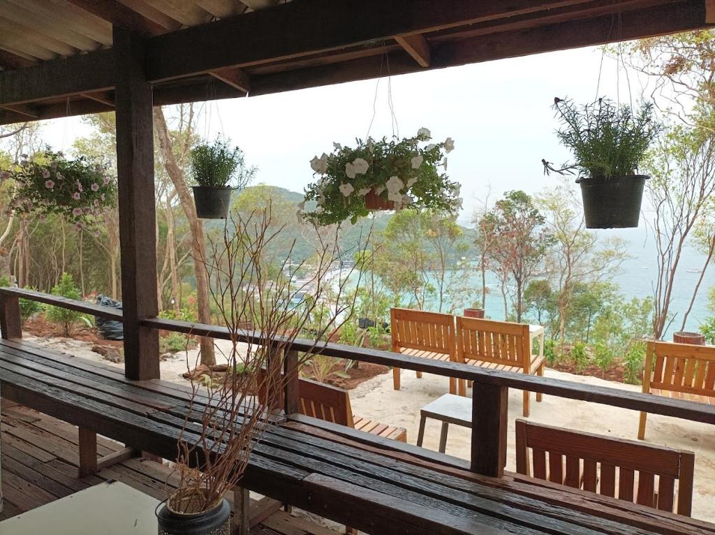 Parinya Hill Homestay & Cafe Koh Larn Parinya Hill Homestay & Cafe Koh Larn