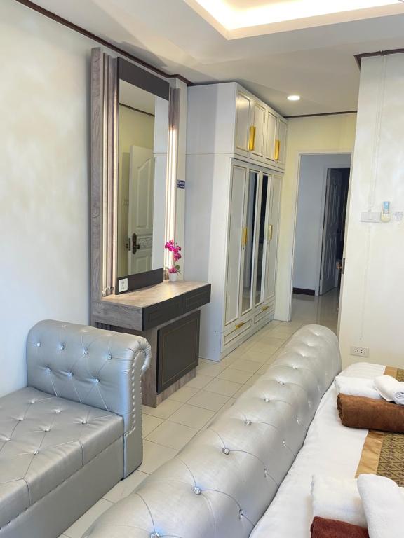 Pattaya Pool Villa39A 300 mater to beach gate exit