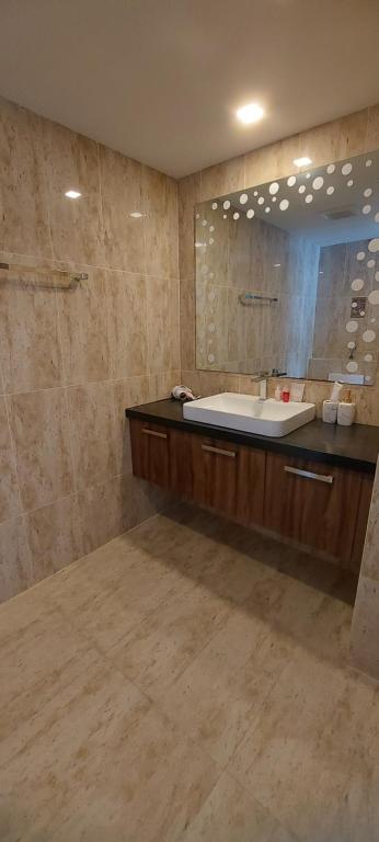 Grand Avenue Pattaya, Luxury condo, 50sqm, pool view