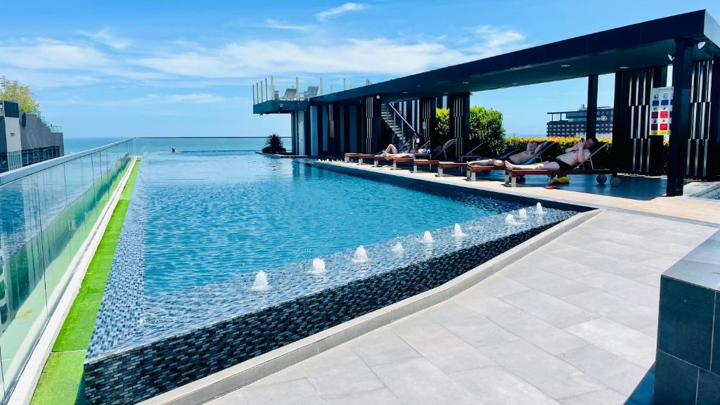The base Central Pattaya 27 by Numam The base Central Pattaya 27 by Numam