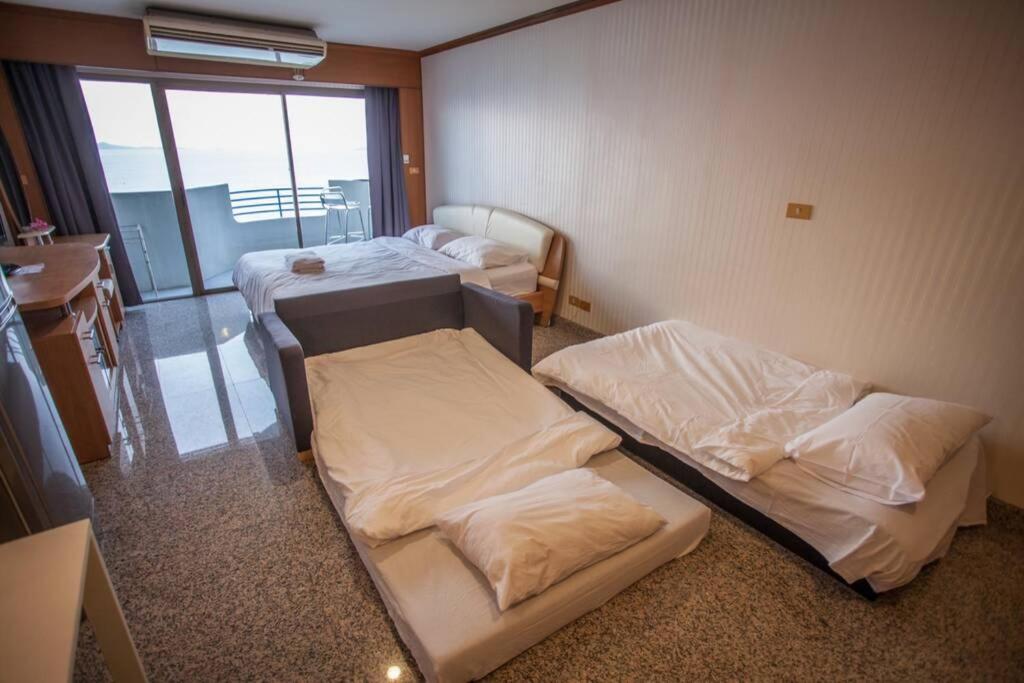 Pattaya seaside balcony/Beach front/4 peoples Pattaya seaside balcony/Beach front/4 peoples
