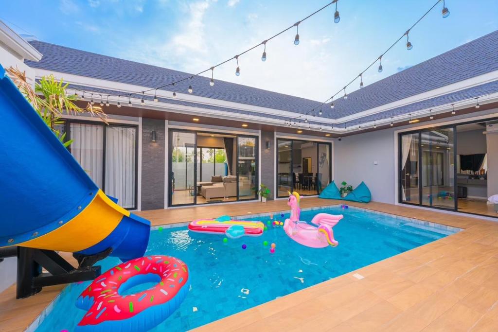 Wonder Hills Pool Villa Pattaya 泳池别墅