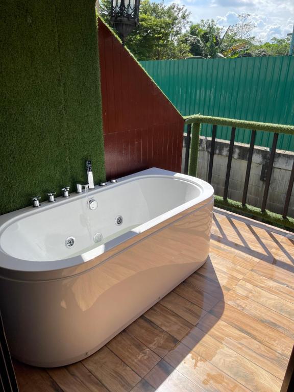 Noree Jacuzzi House Noree Jacuzzi House