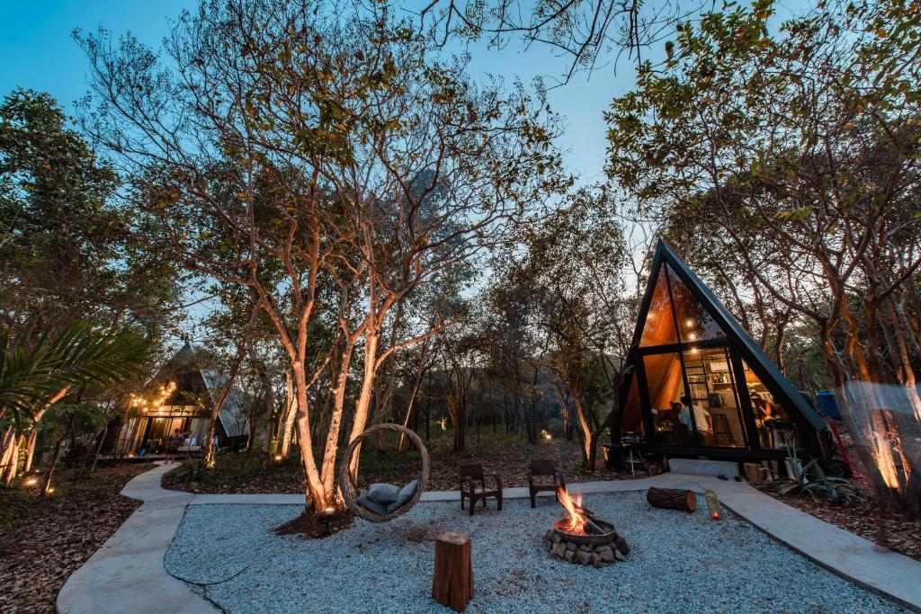 Issara Bar&House