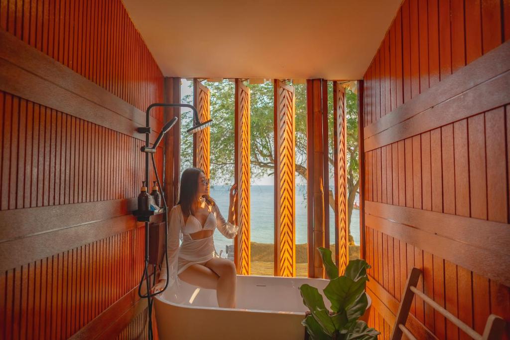 Bamboo Seaview Koh Larn - Second Floor