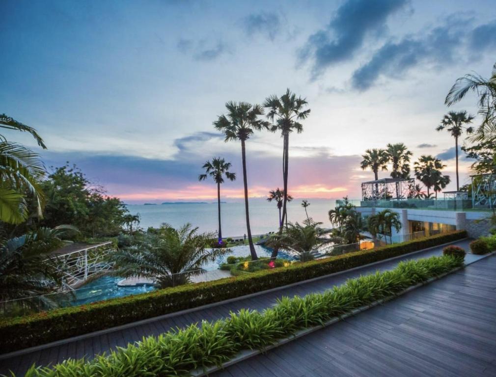 The Palm Wongamat - 2BR Luxury Beachfront Suite - Ocean View The Palm Wongamat - 2BR Luxury Beachfront Suite - Ocean View