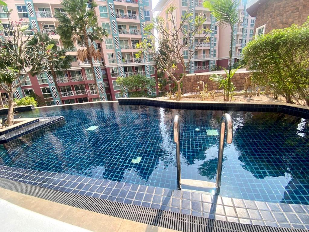 Grand Caribbean Condo Pattaya South pool access
