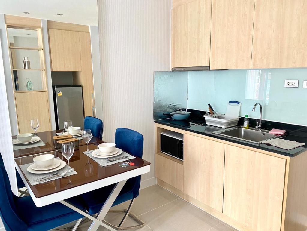Grand Caribbean Condo Pattaya South pool access