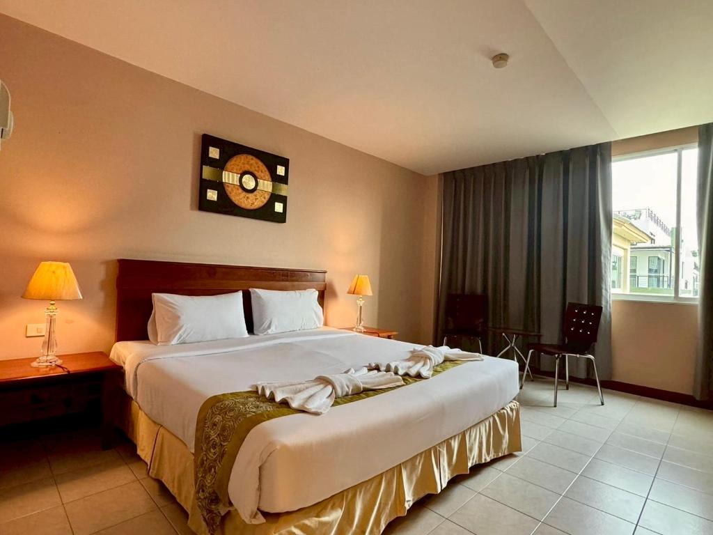 Crown Pattaya Beach Hotel Crown Pattaya Beach Hotel