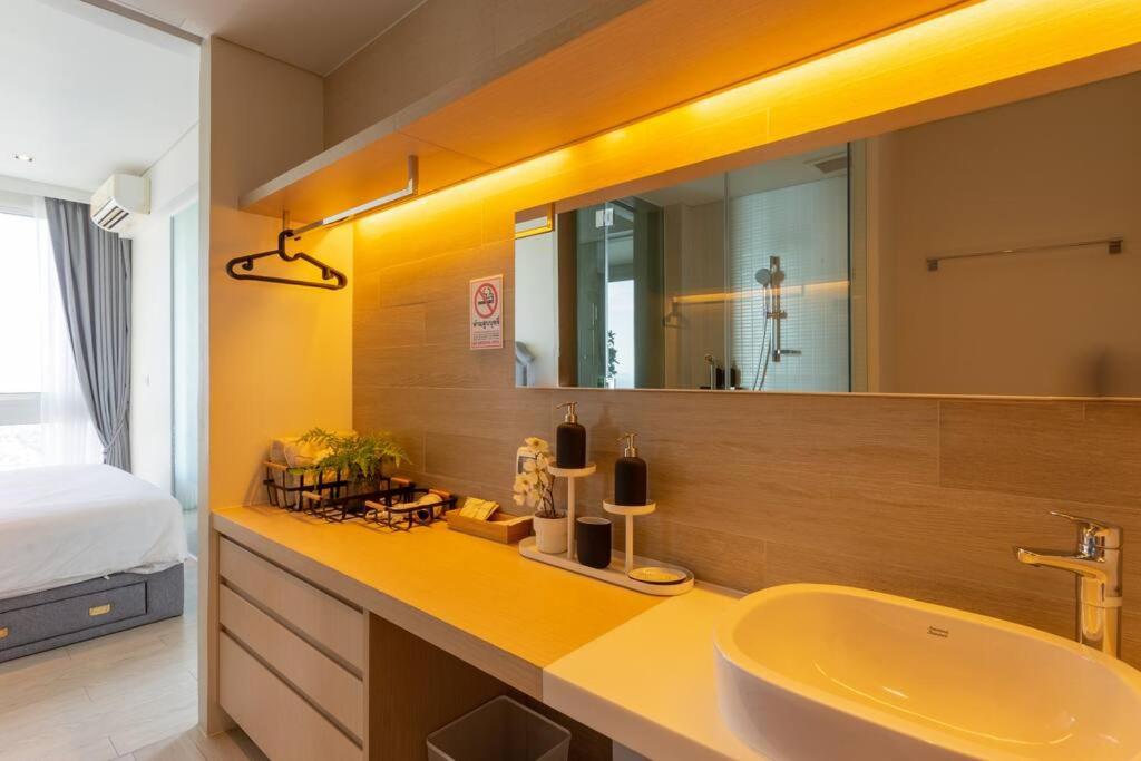 Veranda Residence Pattaya Ocean View by Phunnaaluck Veranda Residence Pattaya Ocean View by Phunnaaluck
