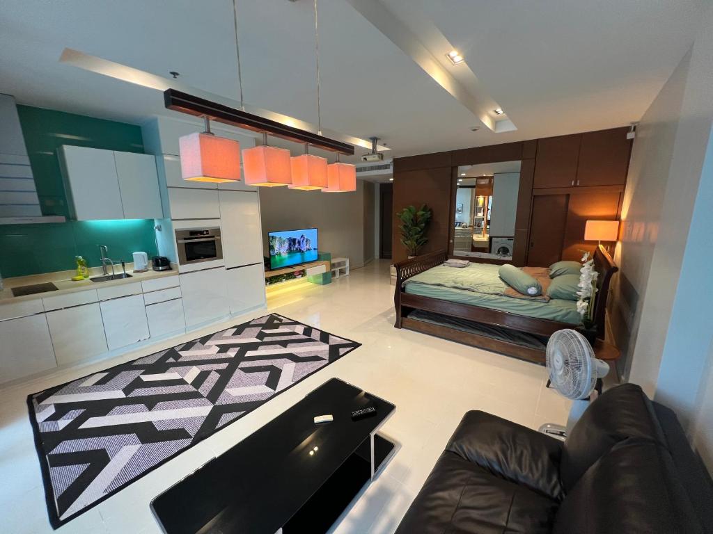 Beachfront Luxe with Pool Access and Terrace Beachfront Luxe with Pool Access and Terrace