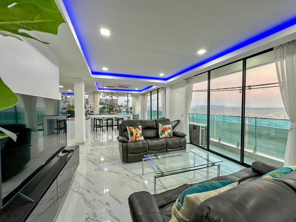 STUNNING BEACHFRONT VIEW LUXURIOUS Apartment 30 STUNNING BEACHFRONT VIEW LUXURIOUS Apartment 30