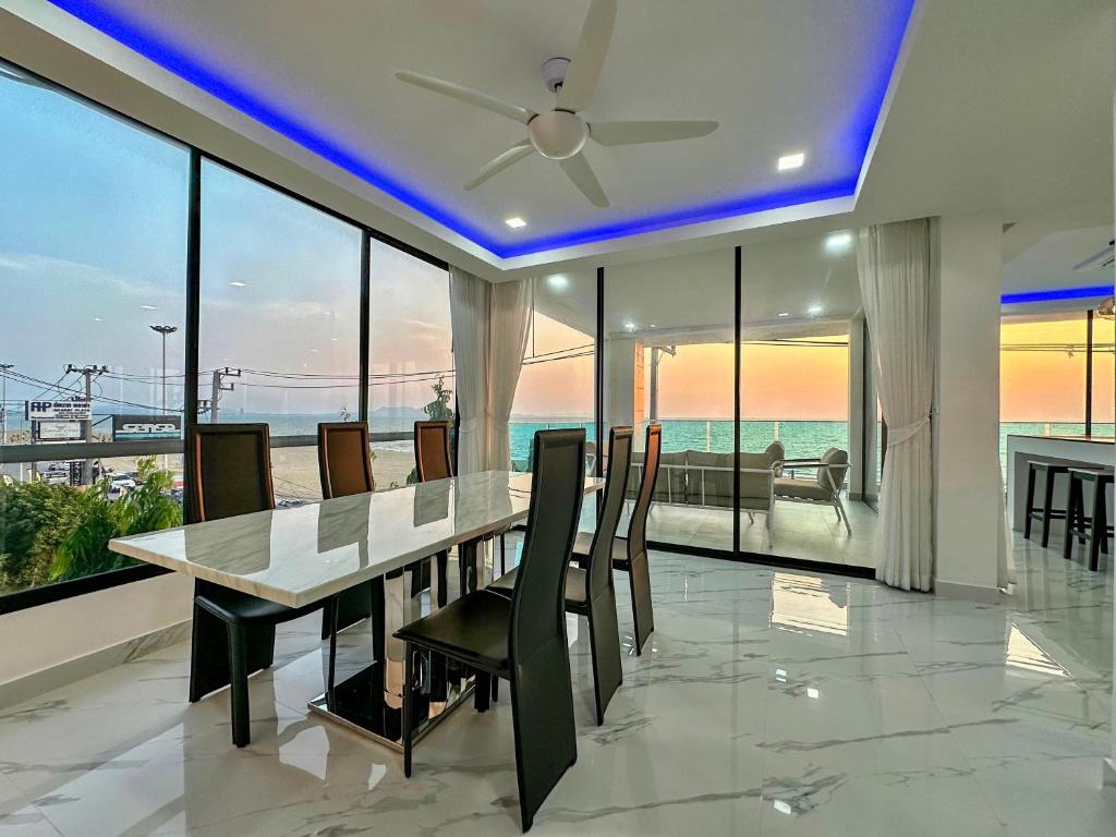 STUNNING BEACHFRONT VIEW LUXURIOUS Apartment 30 STUNNING BEACHFRONT VIEW LUXURIOUS Apartment 30