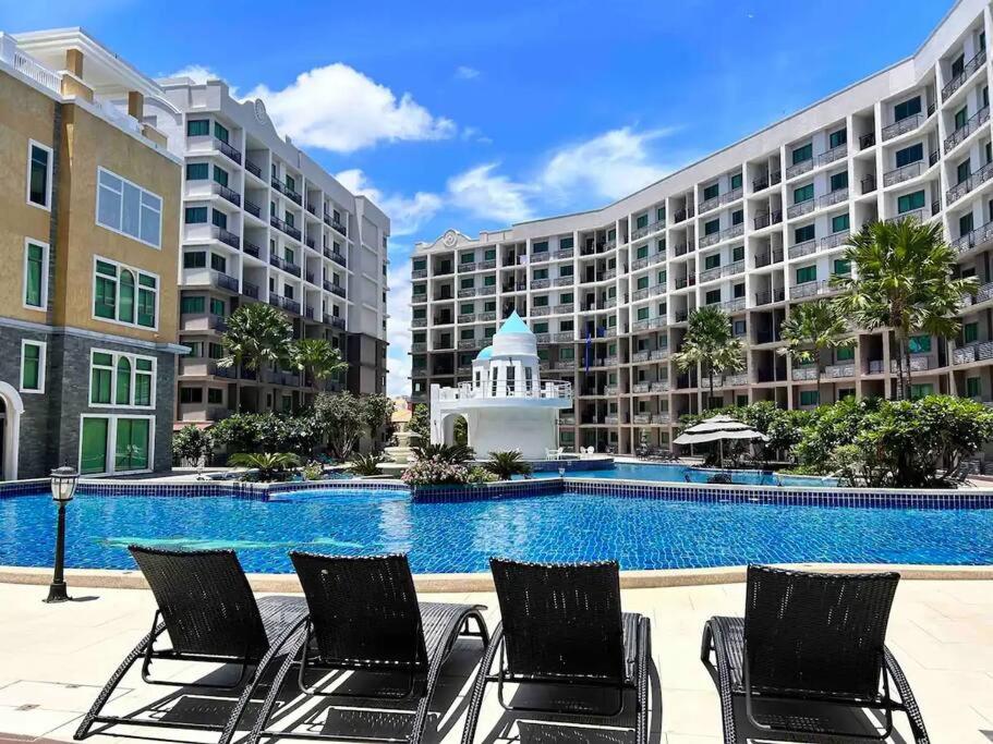 Lovely Pool View Arcadia 1 bedroom condo