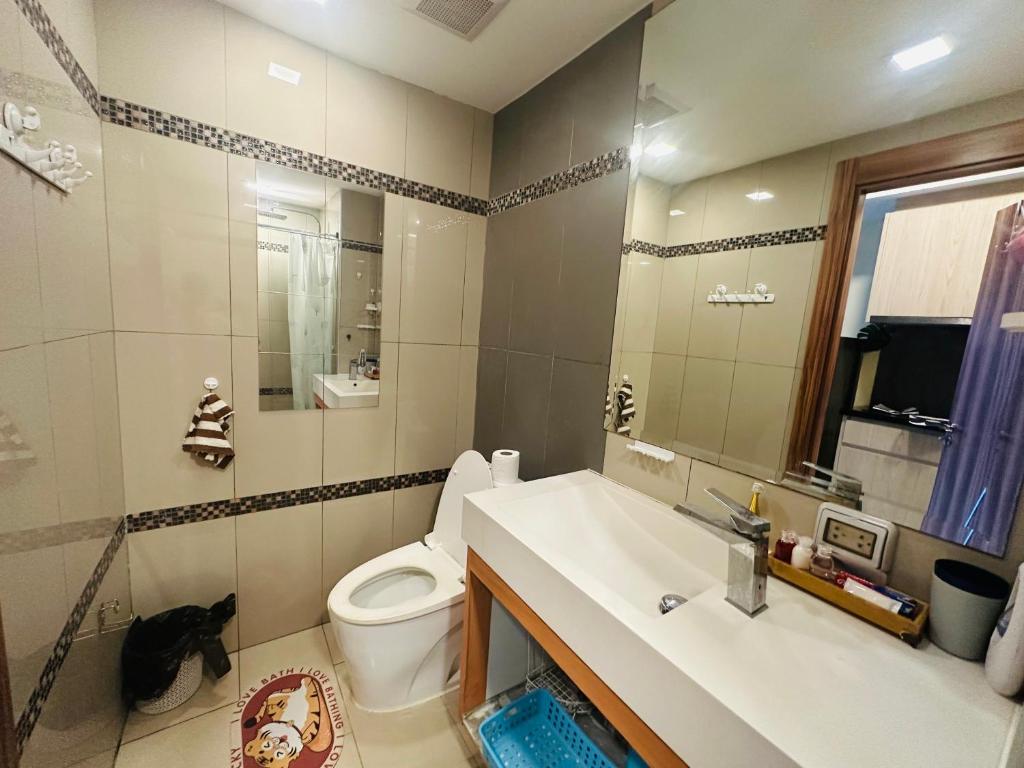 Laguna Beach resort 2-projector loft room Laguna Beach resort 2-projector loft room