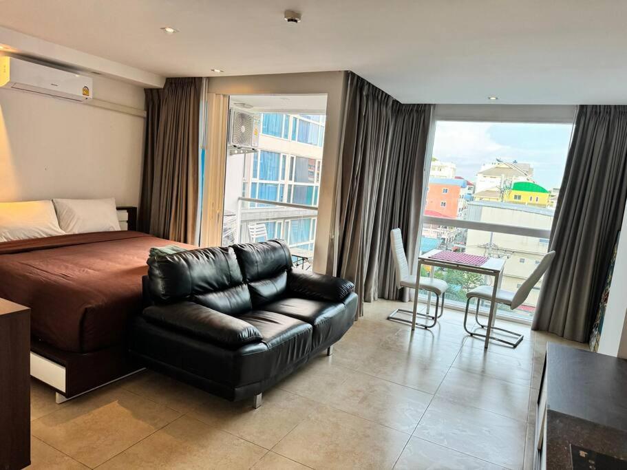 Centara avenue studio room poolview 6th floor