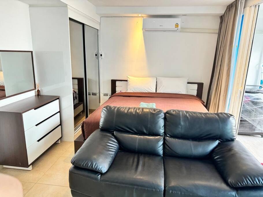 Centara avenue studio room poolview 6th floor
