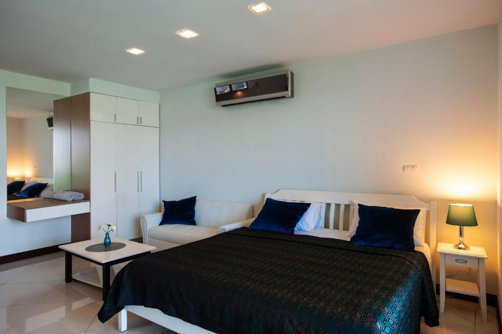 Laguna Heights Condominium Laguna Heights Condominium