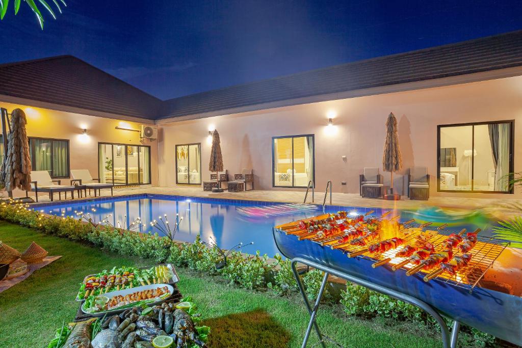 Hidden Cove Pool Villa 11BR 15 Mins Jomtien Beach 11臥室泳池派對別墅 花園燒烤 Hidden Cove Pool Villa 11BR 15 Mins Jomtien Beach 11臥室泳池派對別墅 花園燒烤