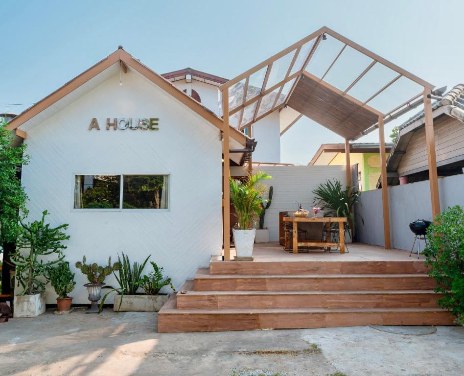 A HOUSE A HOUSE