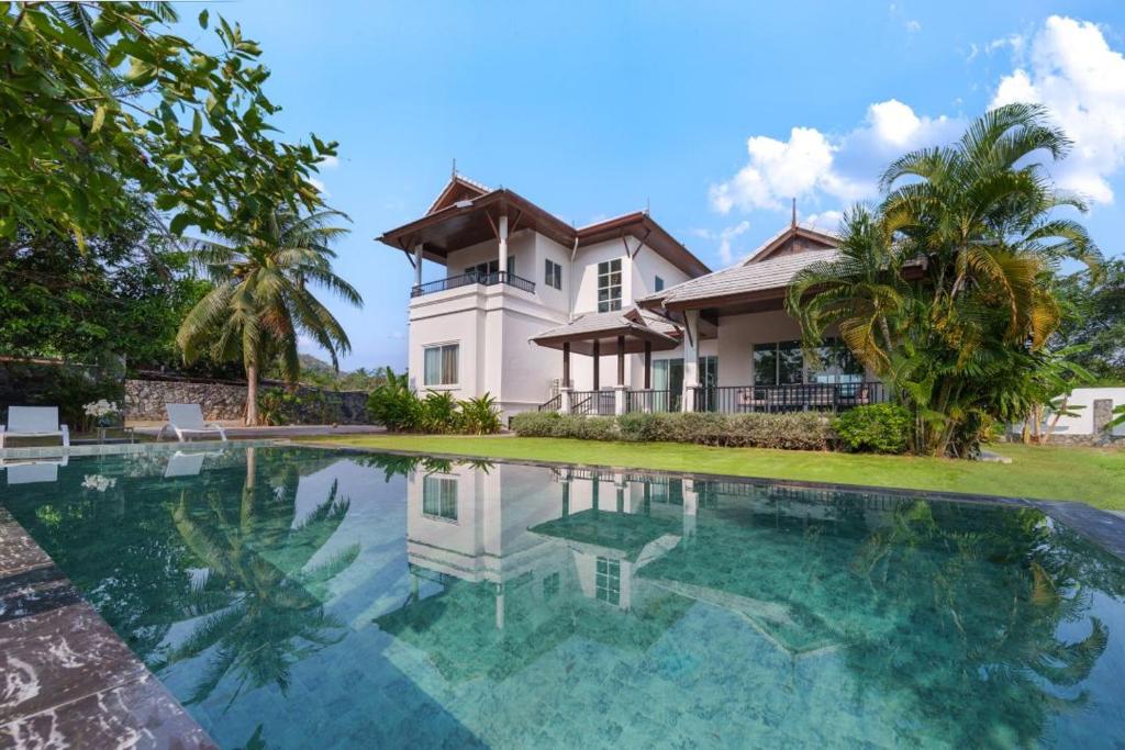 Hermit villa 3BR 4BA 12hr Butler Hermit villa 3BR 4BA 12hr Butler