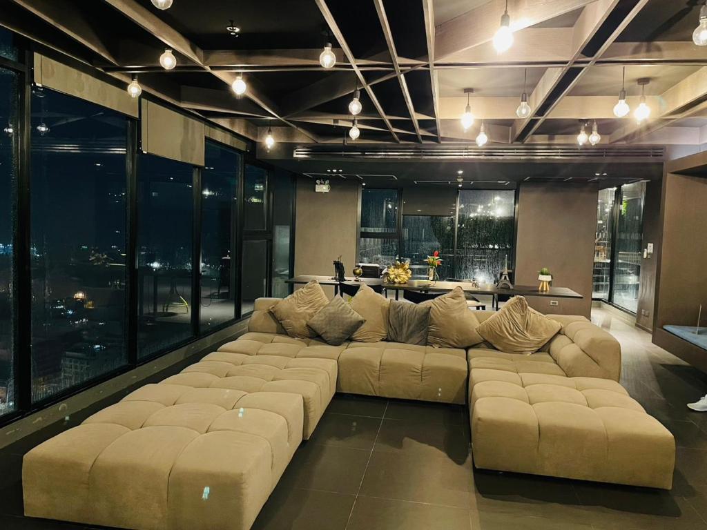 The base Central luxury by Numam