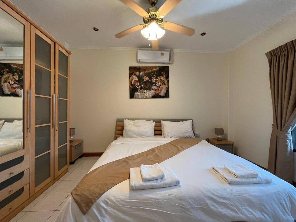 Resort 2-3BR Huge Pool, BBQ, 300m-Beach, 8 mins to Walking Street Resort 2-3BR Huge Pool, BBQ, 300m-Beach, 8 mins to Walking Street