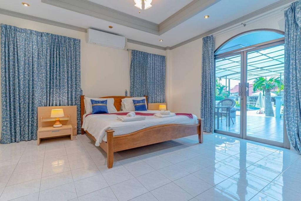 MEW RESORT-15BR-30PAX,300m-Beach & Near Walking Street for large Group Getaways MEW RESORT-15BR-30PAX,300m-Beach & Near Walking Street for large Group Getaways