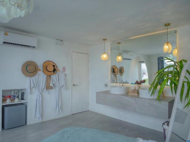White Coral Beachfront Pool Villa Koh Larn White Coral Beachfront Pool Villa Koh Larn