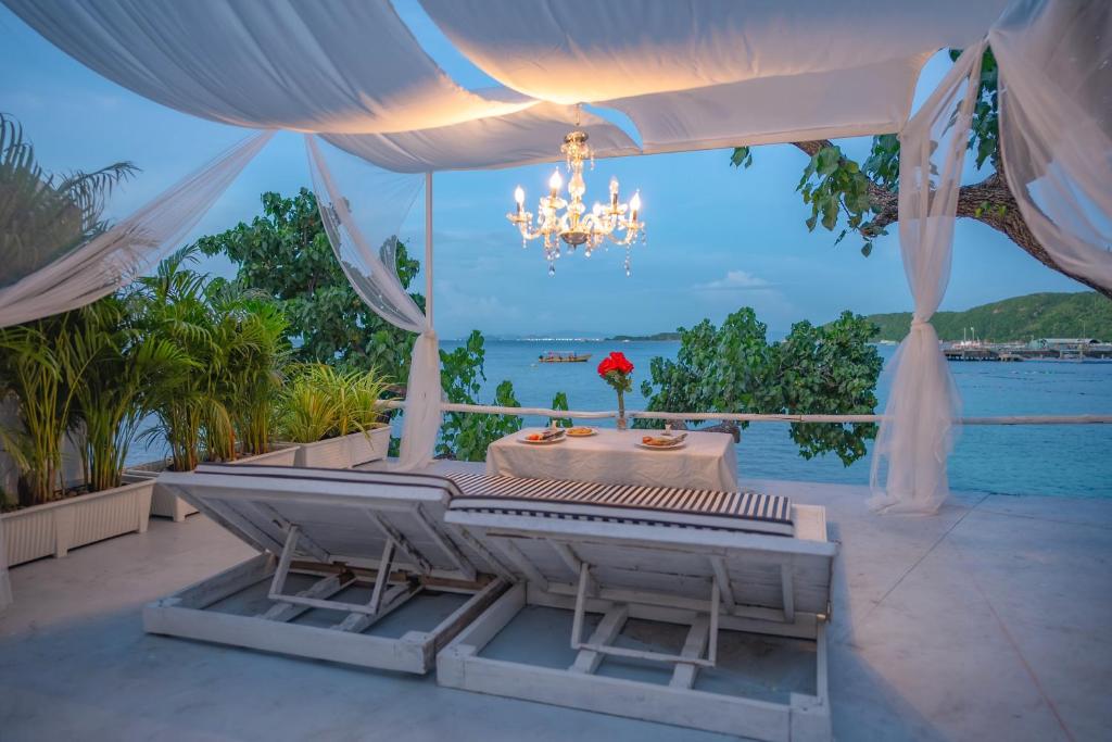 White Coral Beachfront Pool Villa Koh Larn White Coral Beachfront Pool Villa Koh Larn