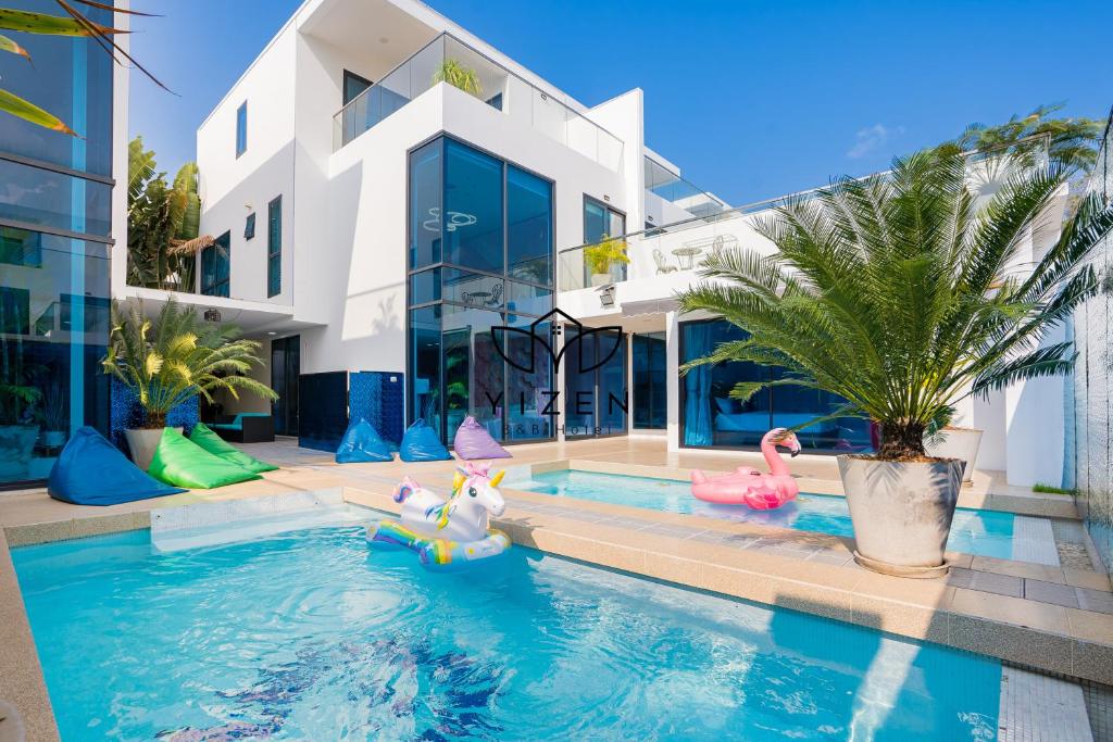 YiZen VIP Luxury Palm Springs Villa in Pattaya YiZen VIP Luxury Palm Springs Villa in Pattaya
