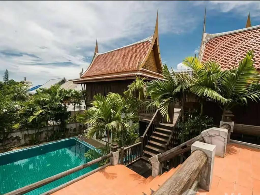 Modern Thai Style Villa & Pool