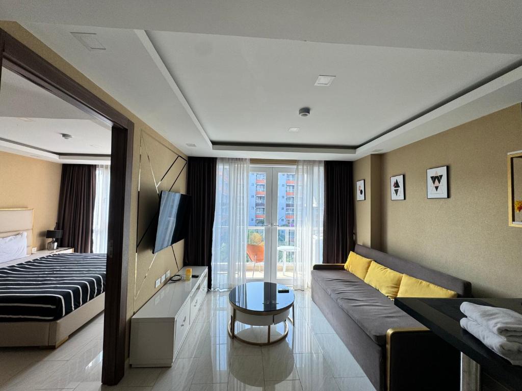 Grand Avenue Super Condo Grand Avenue Super Condo