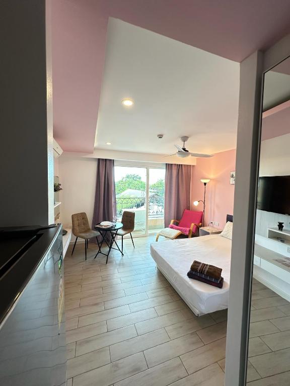 Seven Seas Resort C402 -beautiful studio in the largest condo on Jomtien