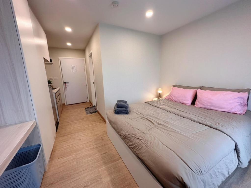 AVALYN Room Plus III - East Ville