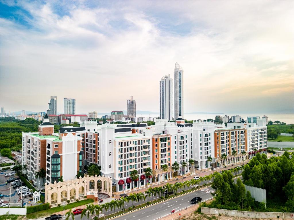 ESPANA RESORT CONDO PATTAYA by LUX