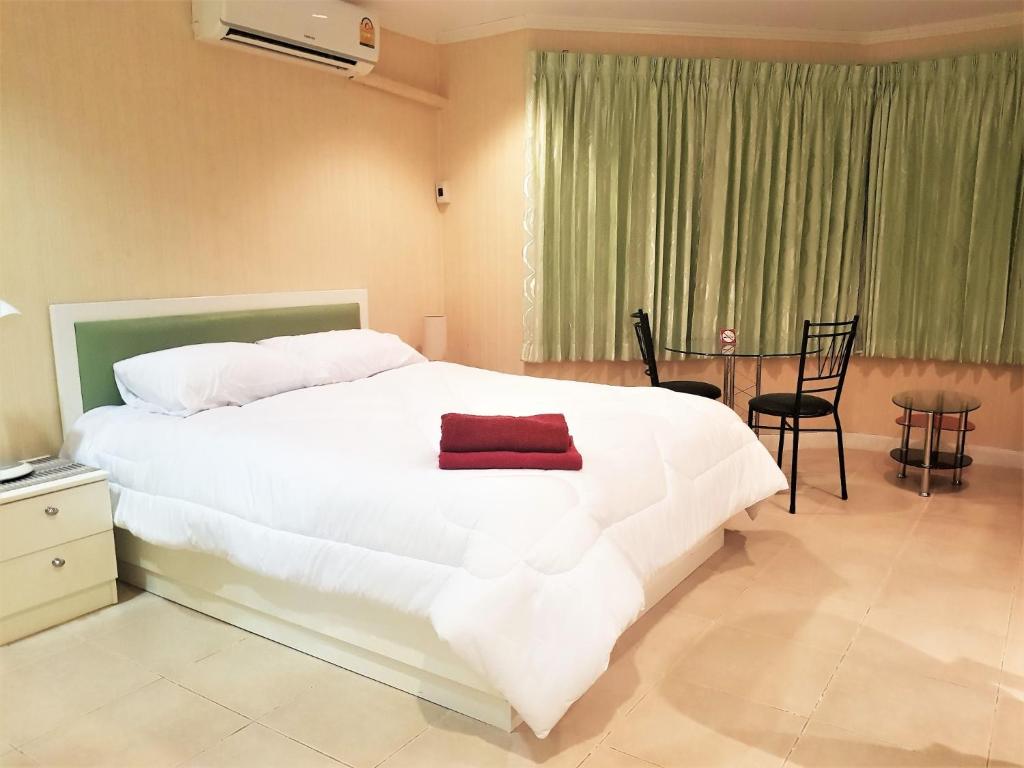Thip condotel Jomtien studio apartment on soi 7 Thip condotel Jomtien studio apartment on soi 7