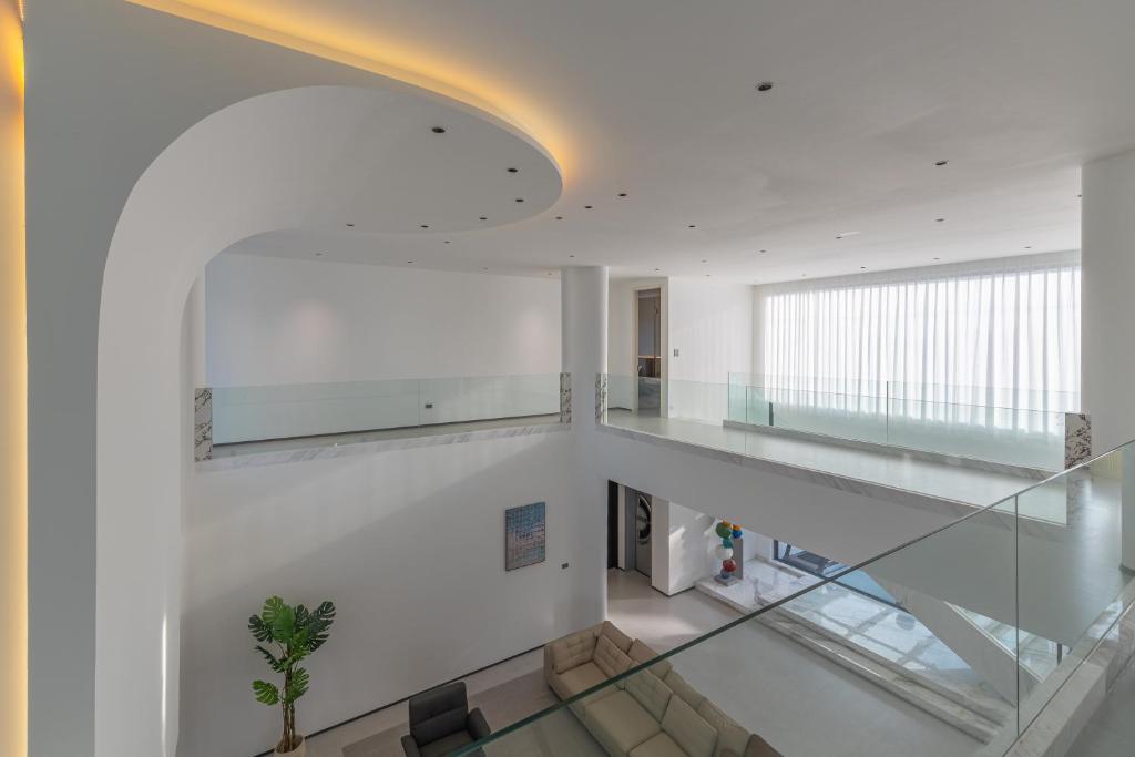 TML-6 bedrooms-independent swimming pool and Luxury KTV room and fitness area and pool table