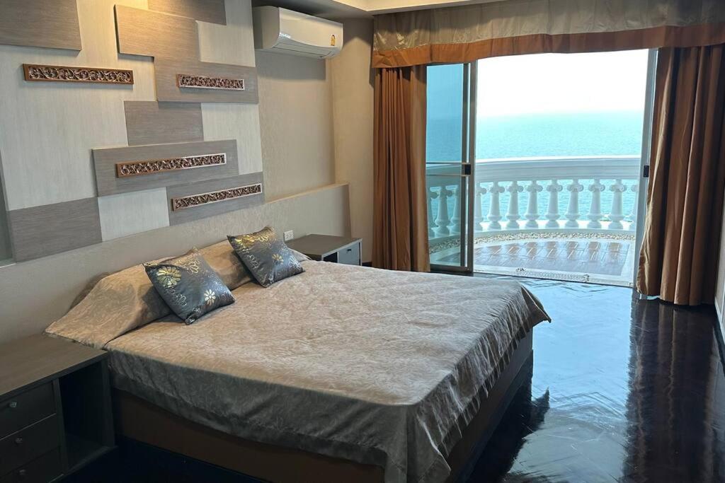 Private beach Spacious pool and panoramic SeaView from balconies, 3 Bedroom in Pattaya